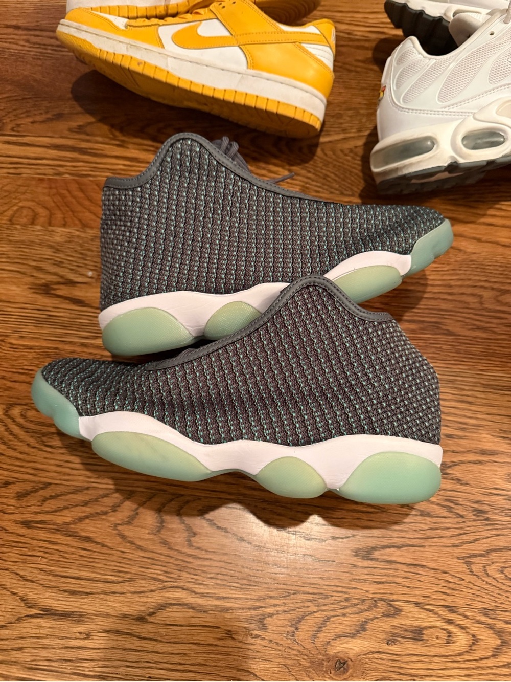 Various NIKE JORDAN sneaker Womens Mixed Sneaker Lot Like New Used sizes 8-11 - Picture 4 of 16